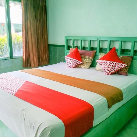 Super Oyo 3098 Hotel Sahabat Baru Singkawang Zewnętrze zdjęcie