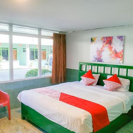 Super Oyo 3098 Hotel Sahabat Baru Singkawang Zewnętrze zdjęcie