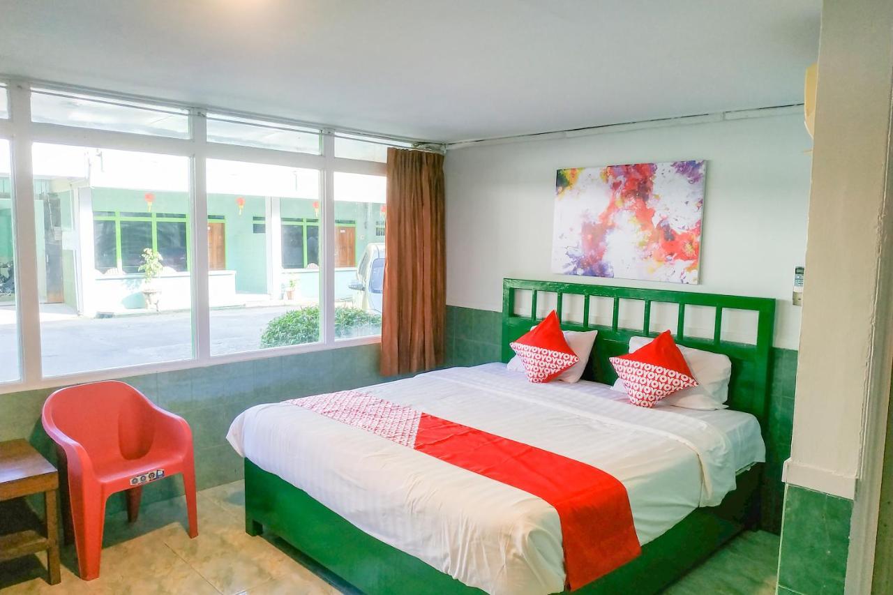 Super Oyo 3098 Hotel Sahabat Baru Singkawang Zewnętrze zdjęcie
