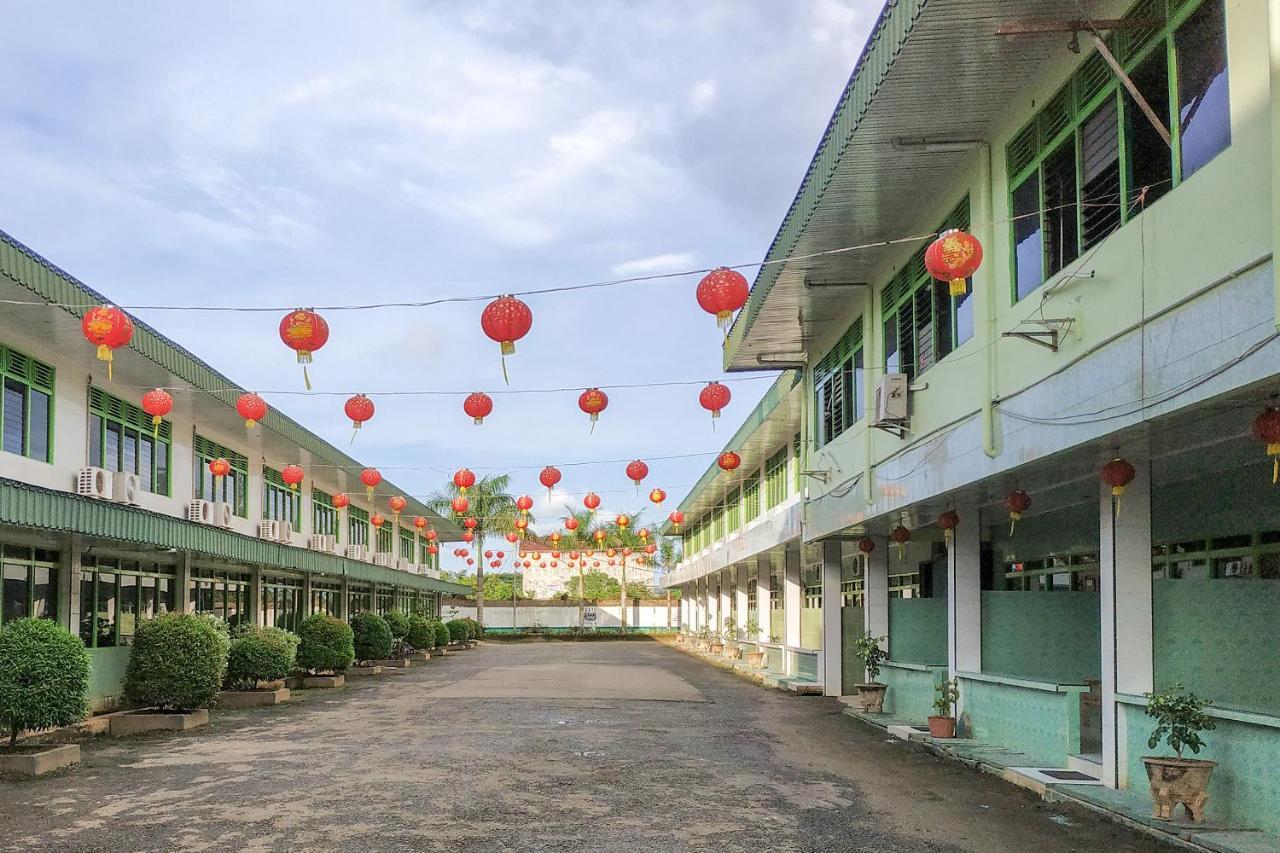 Super Oyo 3098 Hotel Sahabat Baru Singkawang Zewnętrze zdjęcie