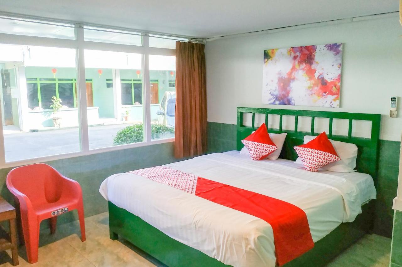 Super Oyo 3098 Hotel Sahabat Baru Singkawang Zewnętrze zdjęcie
