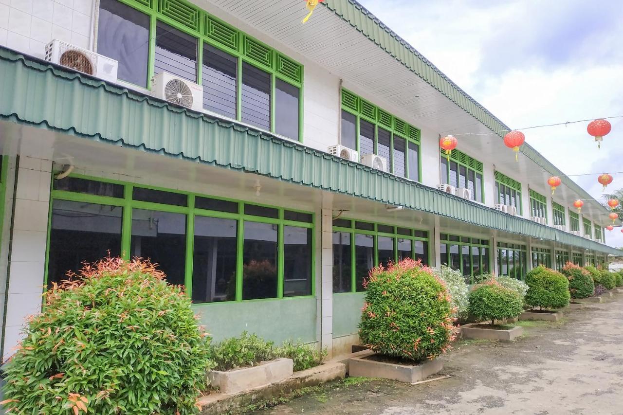 Super Oyo 3098 Hotel Sahabat Baru Singkawang Zewnętrze zdjęcie